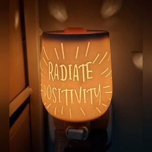 Scentsy Radiate Positivity Plug-In Warmer - Cream